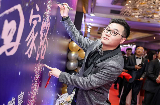 【高光“疫”事】勇敢逆行的特殊“网约车”——东升国际90后，用信念打通生命运输线